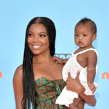 santa monica, california july 11 l r gabrielle union and kaavia james union wade attend nickelodeon kids choice sports 2019 at barker hangar on july 11, 2019 in santa monica, california photo by neilson barnardgetty images