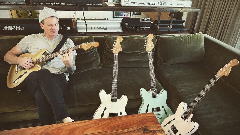 Tom DeLonge unveils single-pickup Fender Starcaster for Blink-182 ...