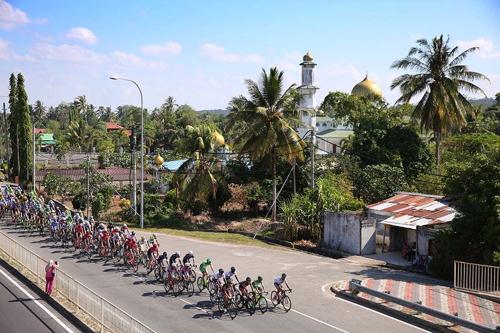 Good roads and warm sun makes for good racing