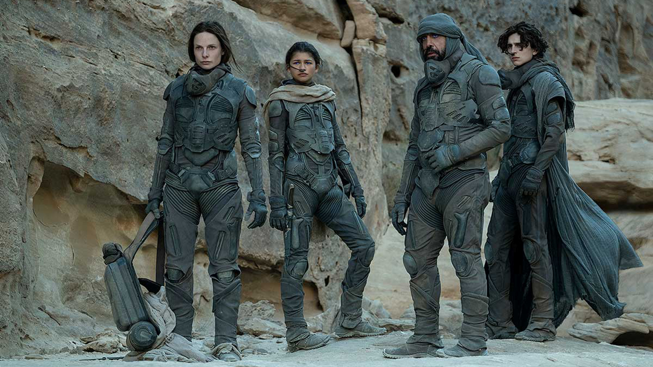 Still from the movie Dune (2021)_Paul Atreides and Lady Jessica standing with 2 Fremen.