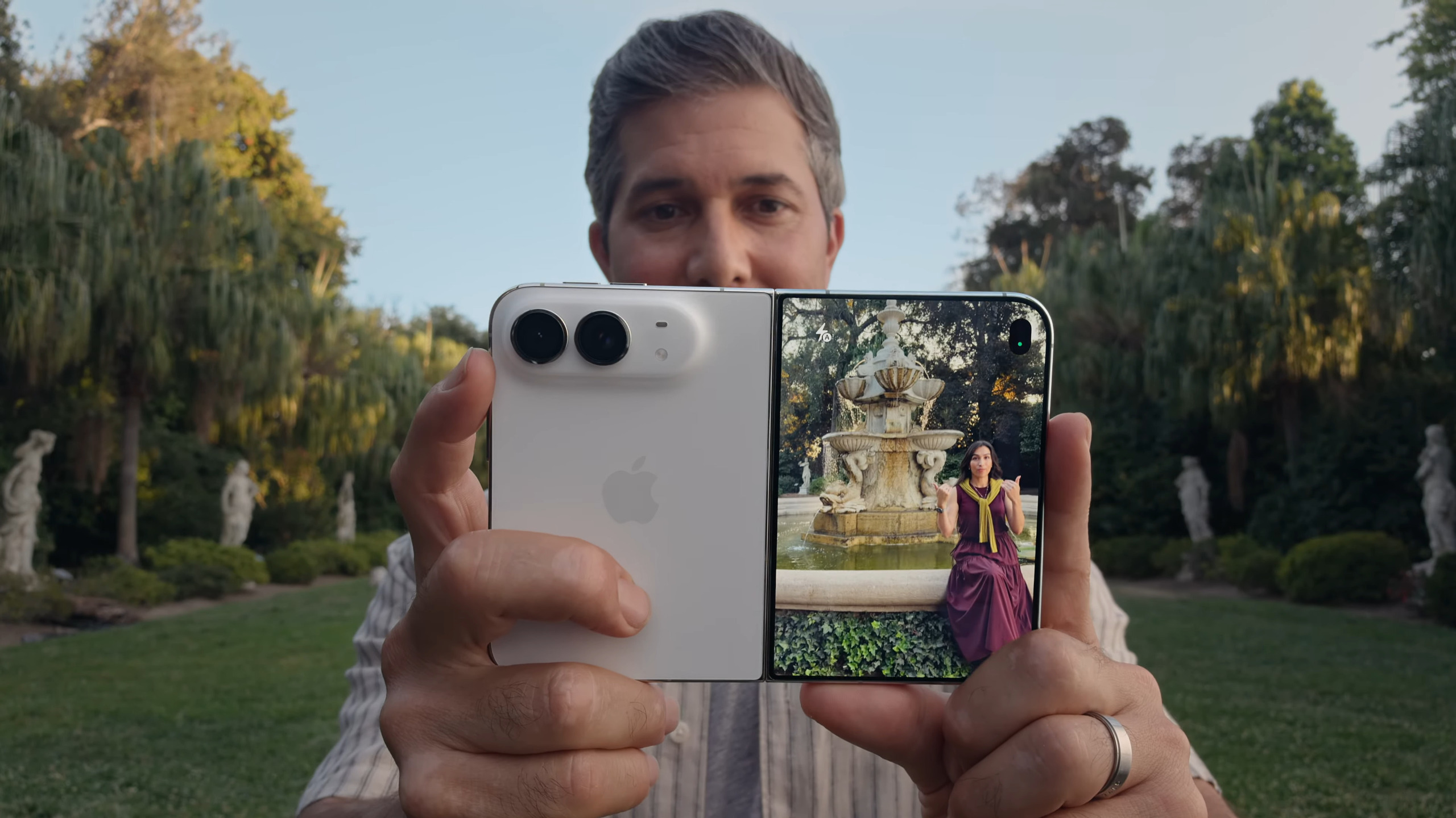 Dual view photo capture on iPhone Duo