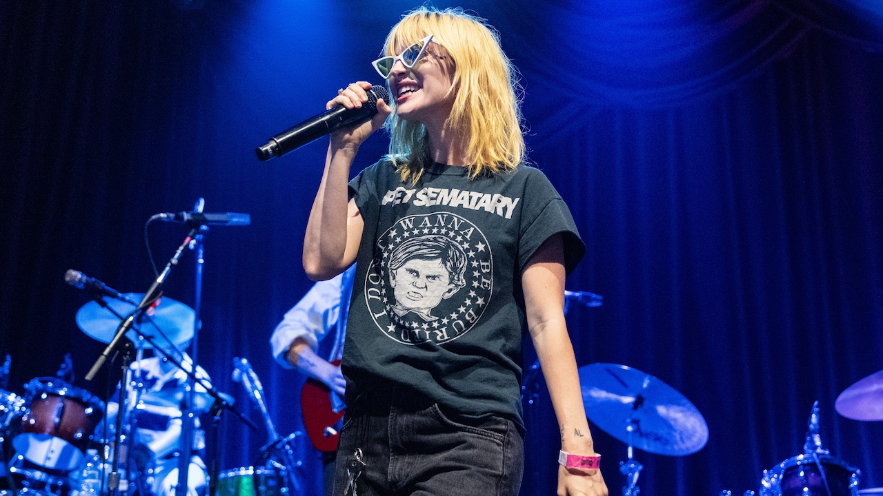 Hayley Williams performing in 2025