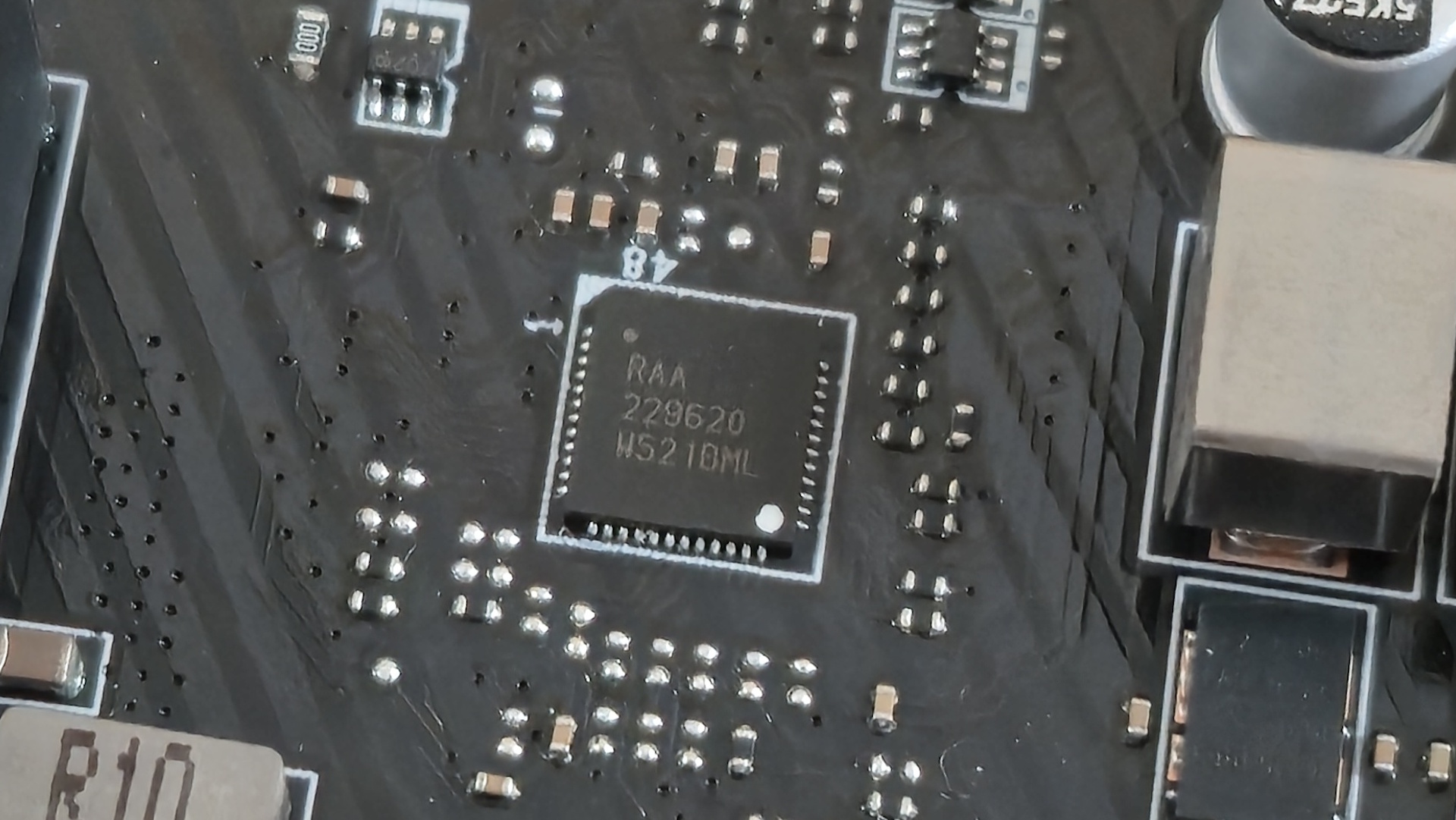 MSI X870E Carbon Max Wifi - ICs