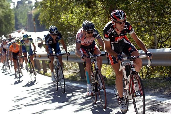 Xabier Zandio (Caisse d'Epargne) leads Mario Aerts (Predictor-Lotto) on an attack.