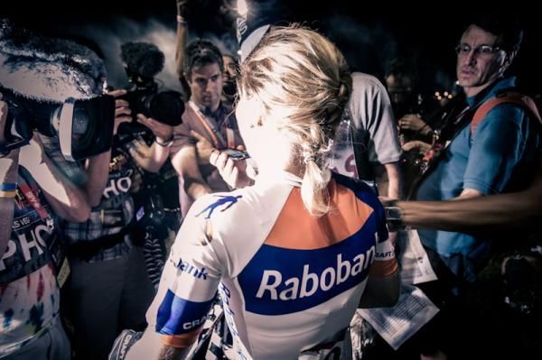 Sanne van Paasen (Rabobank-Giant) meets the press after winning the women's race.