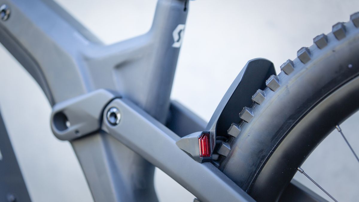 LED lights are integrated into the Patron specific fenders