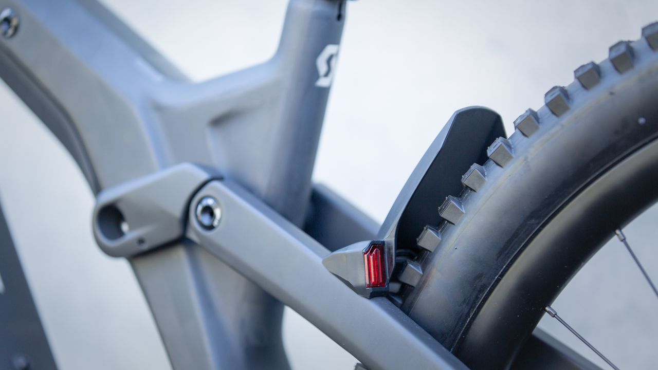 LED lights are integrated into the Patron specific fenders