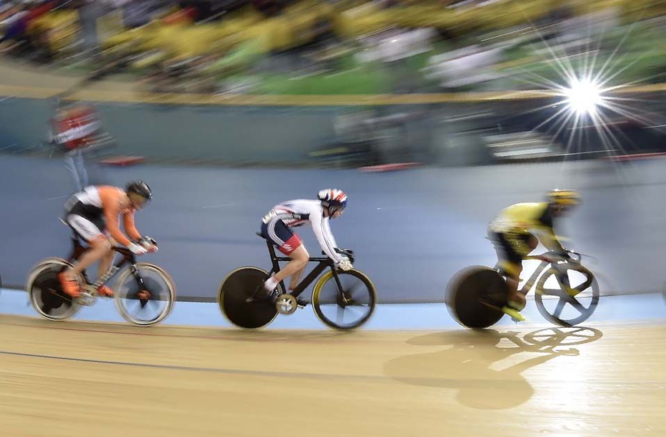 Jason Kenny went through the keirin round one with ease