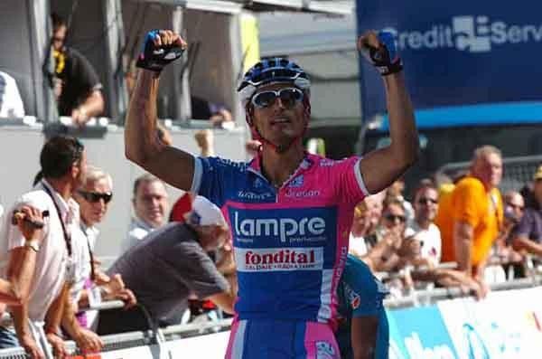 Daniele Bennati (Lampre-Fondital) wins the first stage in a sprint.