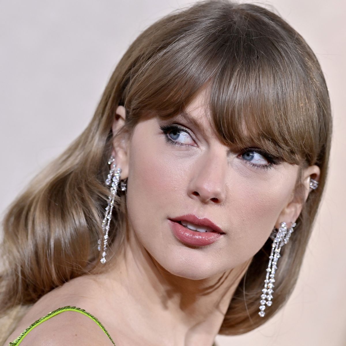 taylor swift headshot