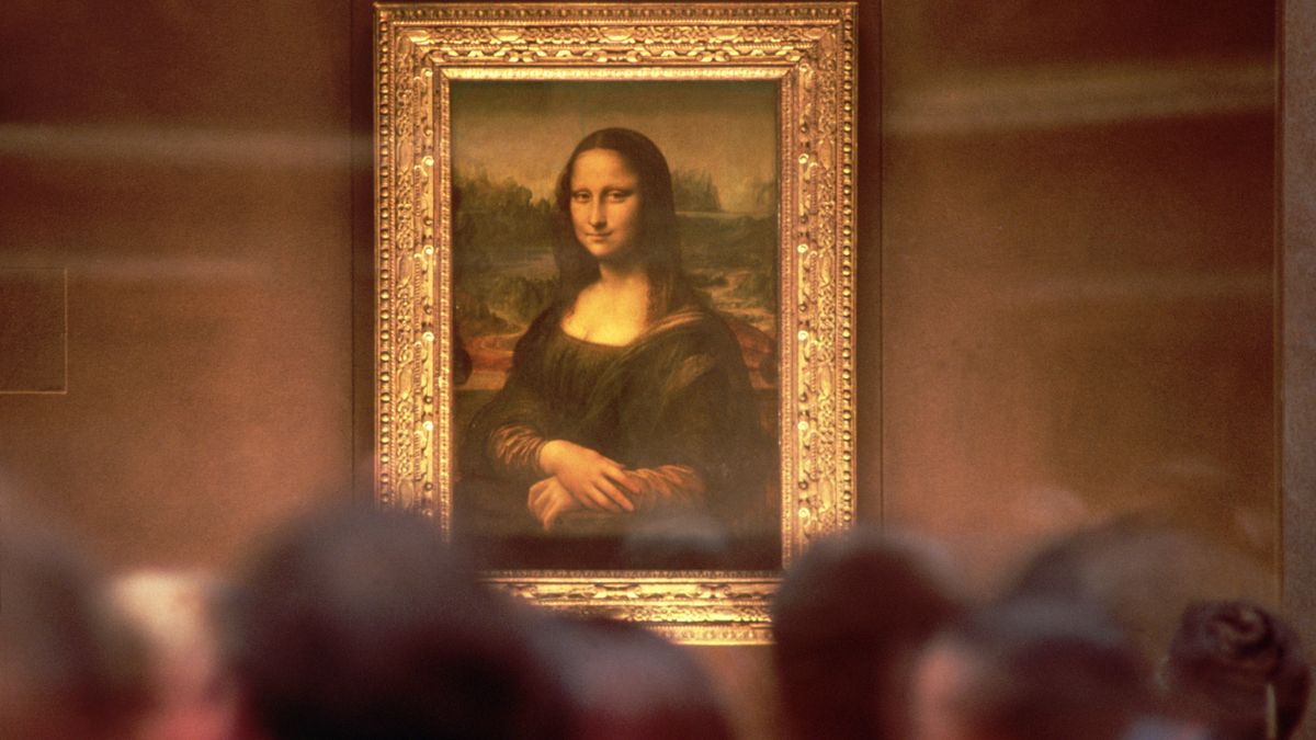 Da Vinci&#039;s &quot;Mona Lisa&quot; is thought to be a portrait of Lisa Gherardini, the wife of a Florentine cloth merchant.