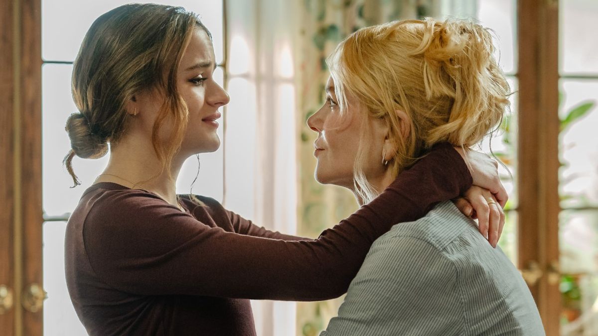 Joey King and Nicole Kidman in A Family Affair.