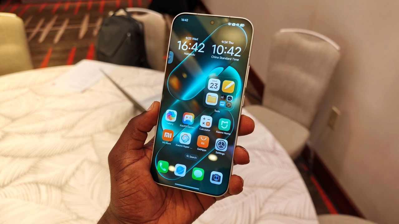 The Xiaomi 18 Pro display