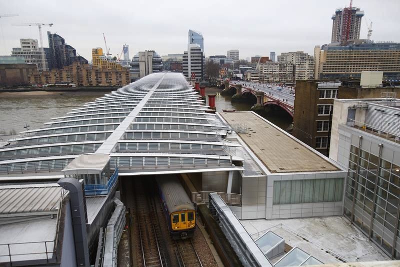 Solar-powered Bridge over Blackfriars Station