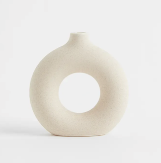 round vase