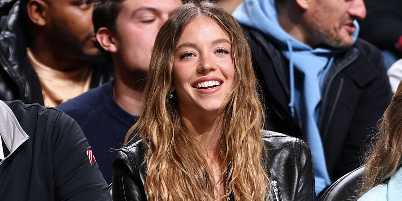 Sydney Sweeney attends a game between the New York Knicks and the Brooklyn Nets on January 21, 2025 at Barclays Center in Brooklyn, New York.