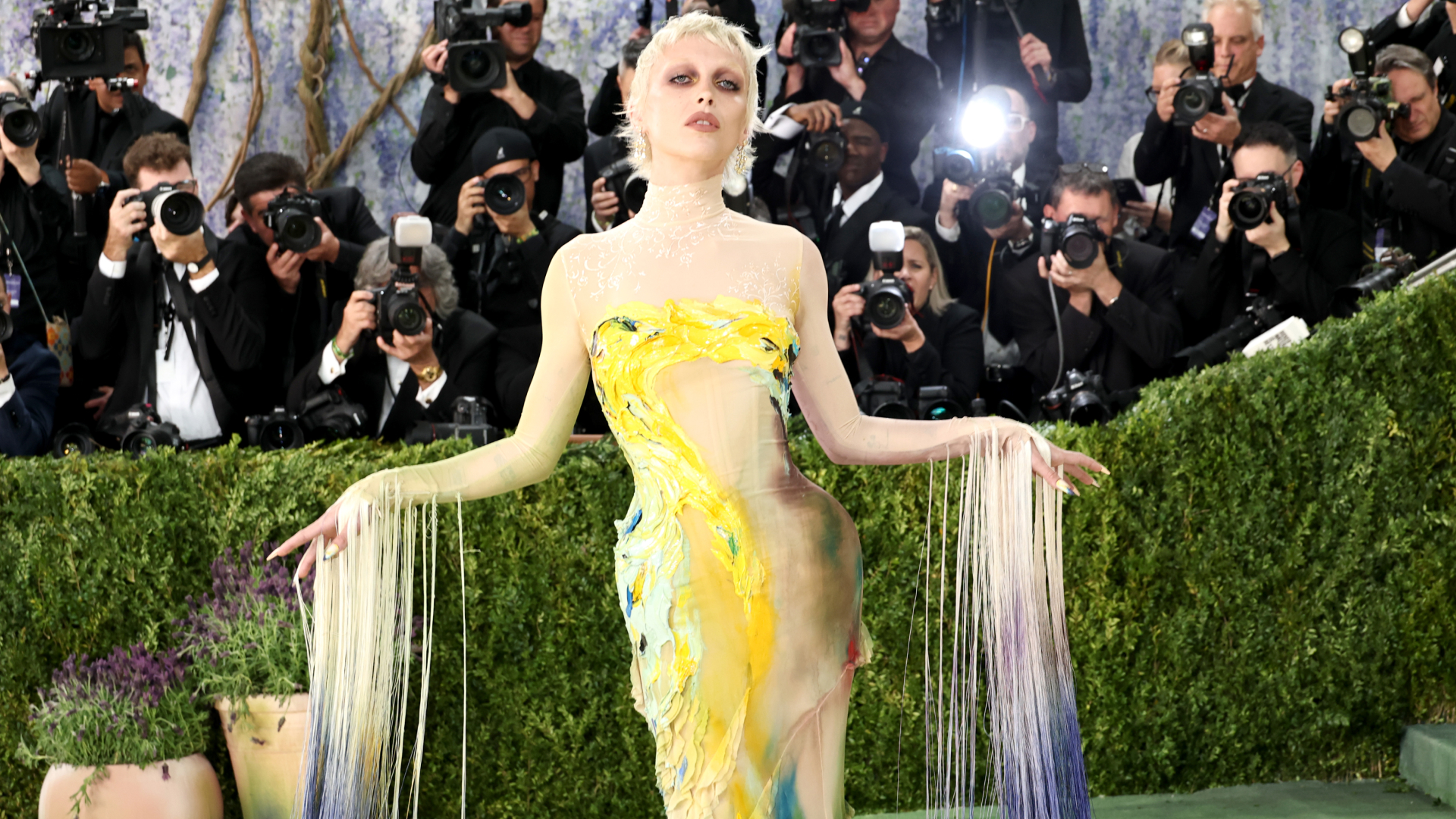 Emma chamberlain at the 2026 met gala 
