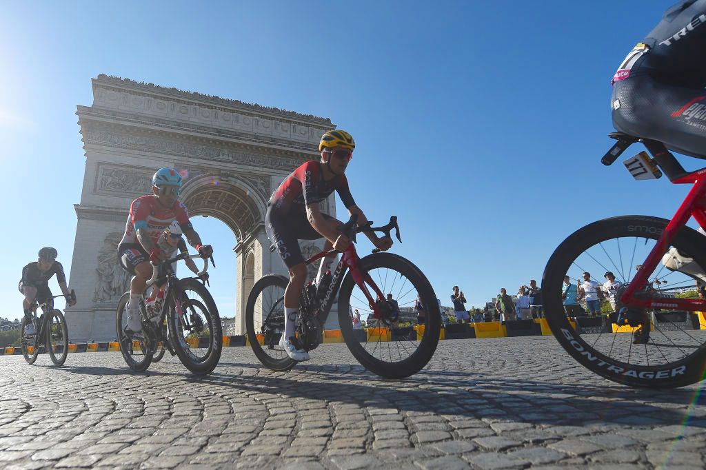 PARIS, FRANCE - JULY 24: (L-R) Caleb Ewan of Australia and Team Lotto Soudal and Thomas Pidcock of United Kingdom and Team INEOS Grenadiers compete passing close to The Arc de Triomf during the 109th Tour de France 2022, Stage 21 a 115,6km stage from Paris La D&Atilde;&copy;fense to Paris - Champs-&Atilde;lys&Atilde;&copy;es / #TDF2022 / #WorldTour / on July 24, 2022 in Paris, France. (Photo by Dario Belingheri/Getty Images)
