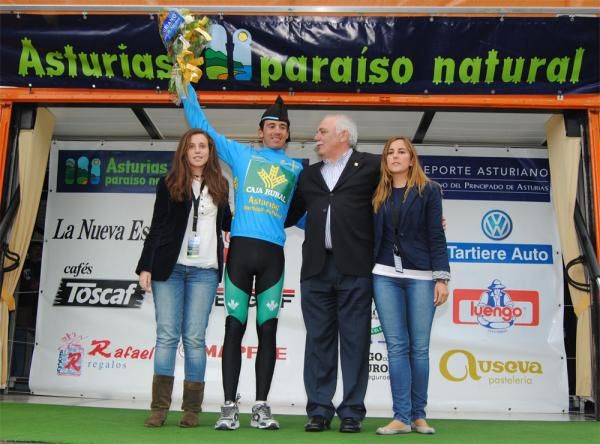 Javier Moreno Bazan (Caja Rural) on the podium