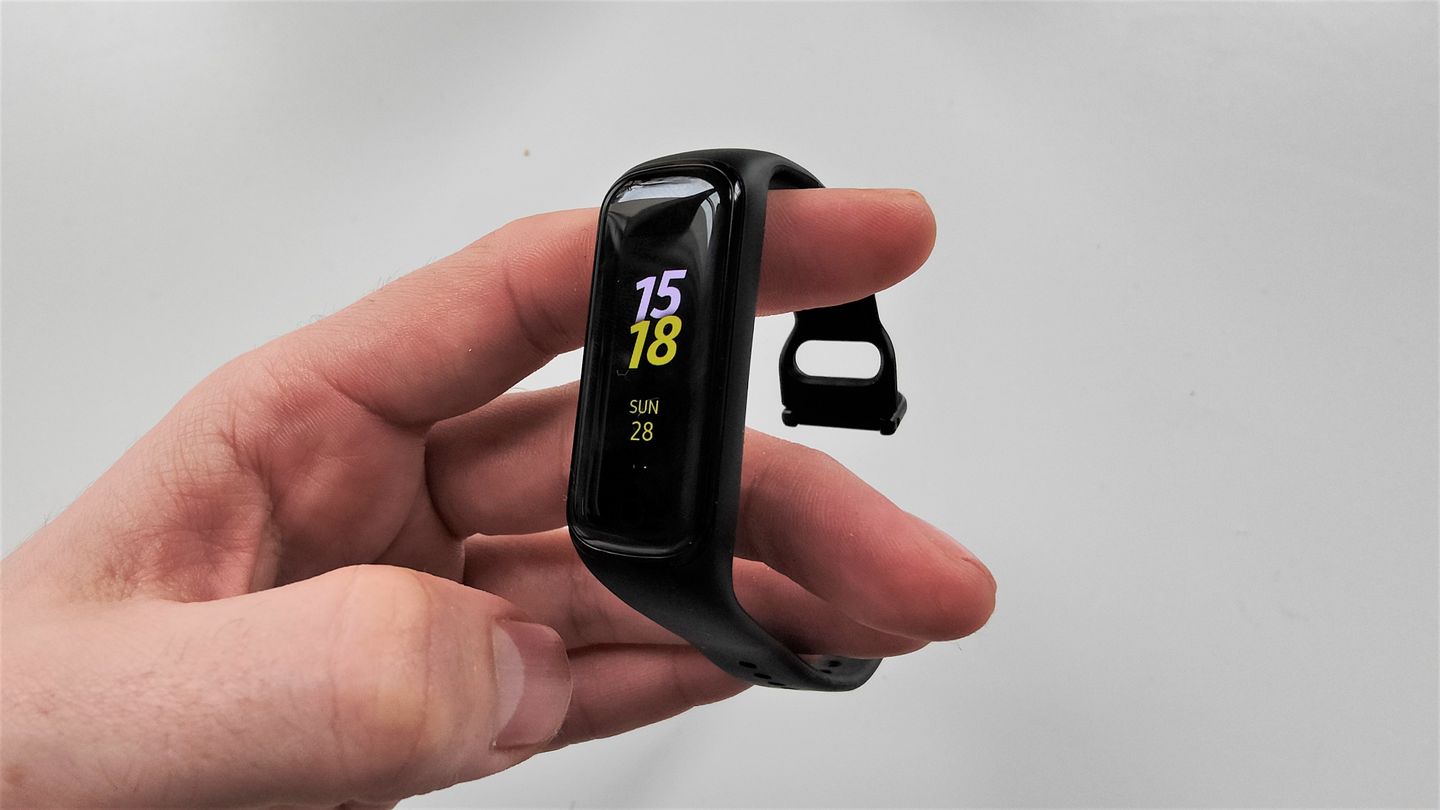 galaxy fit vs fitbit inspire hr