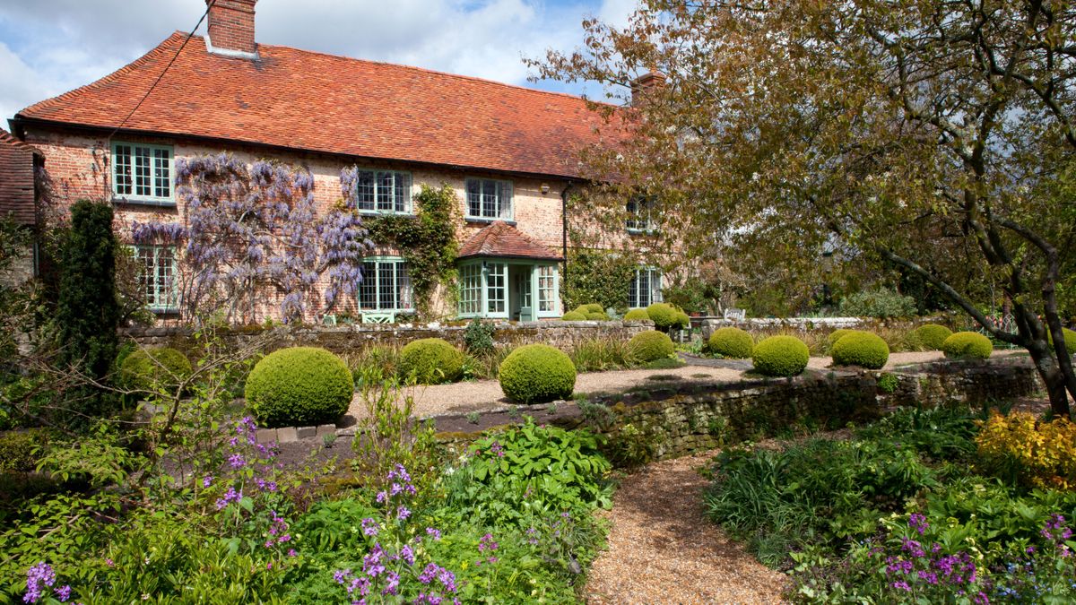 Tour this famed garden designer’s English spring garden