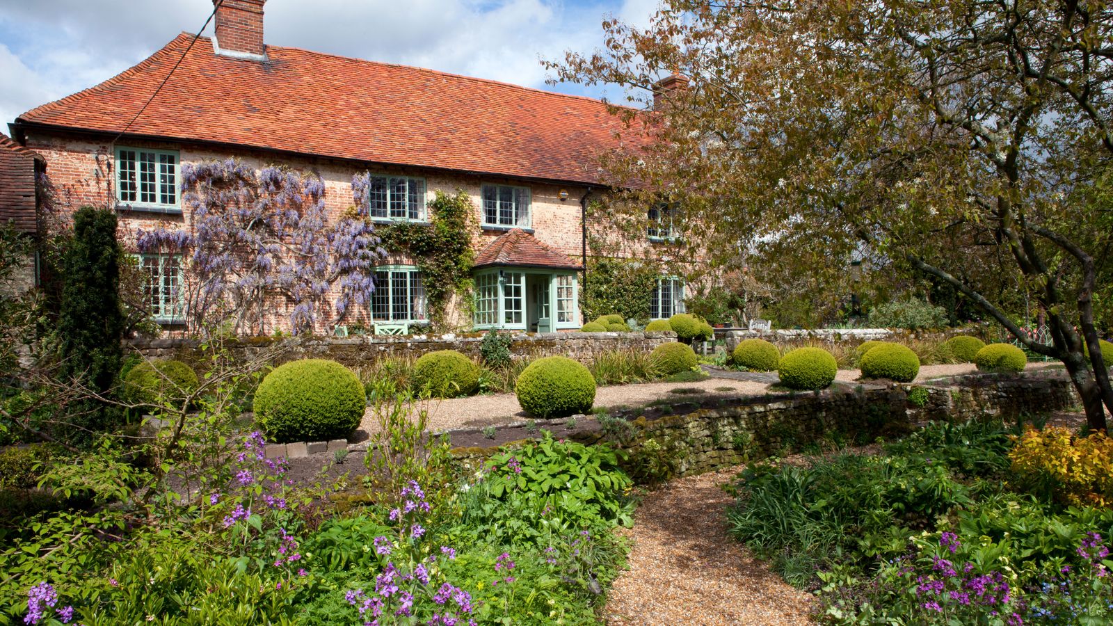 Tour this famed garden designer's English spring garden Homes & Gardens