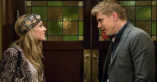 Robert Sugden fills Aaron in on setting up Rebecca White as his spy. He pressures Rebecca to get a DNA test for Lawrence White, desperate for some leverage with Chrissie in Emmerdale