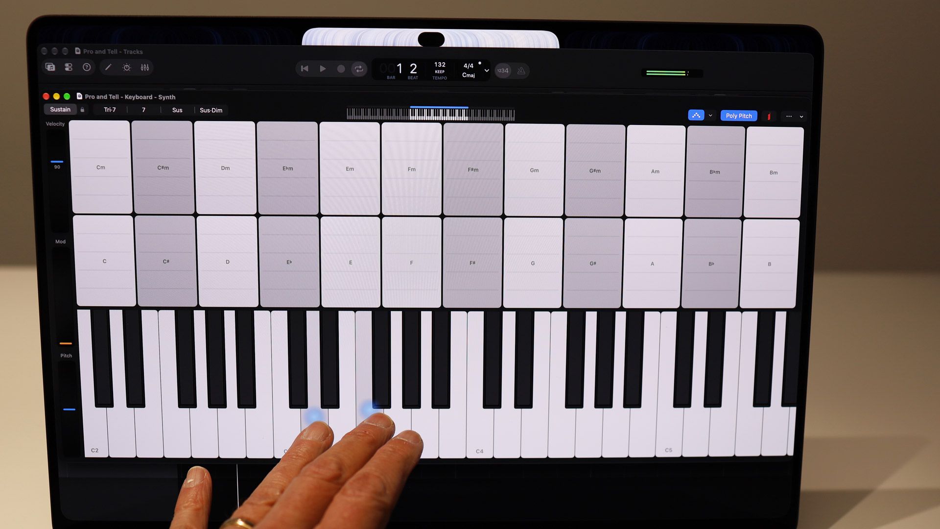 Apple Touchscreen MacBook PROLED XDR analysis