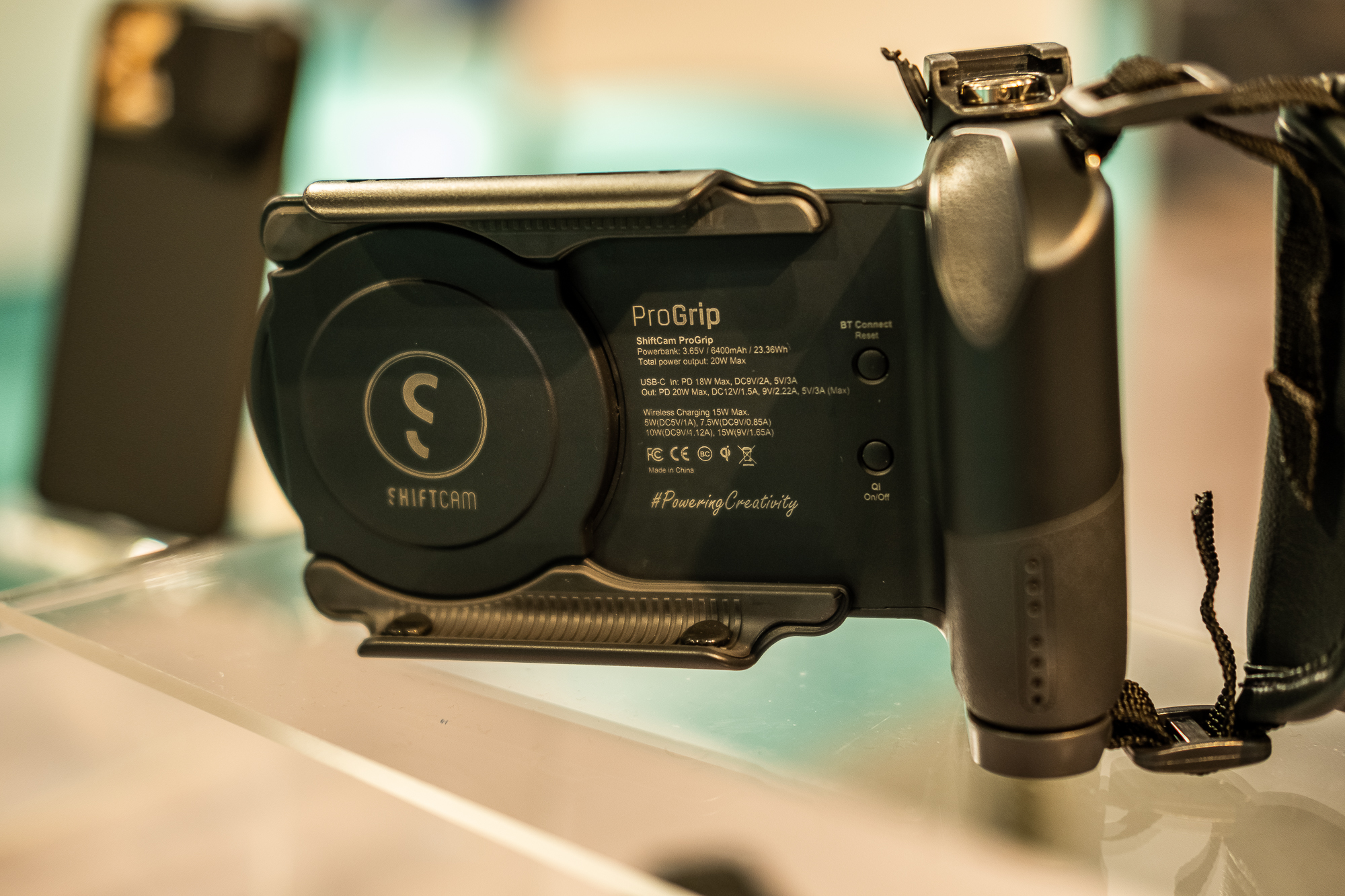 Shiftcam ProGrip handheld video grip