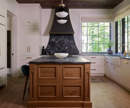 Modern farmhouse kitchen wall decor ideas for a characterful space | Homes and Gardens