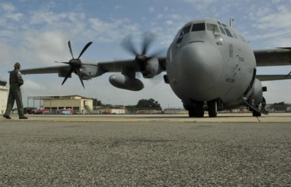 hurricane-hunter-wc130j-110728-02