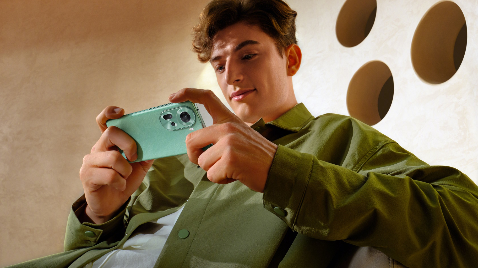 Man holding the Oppo Reno 11 5G