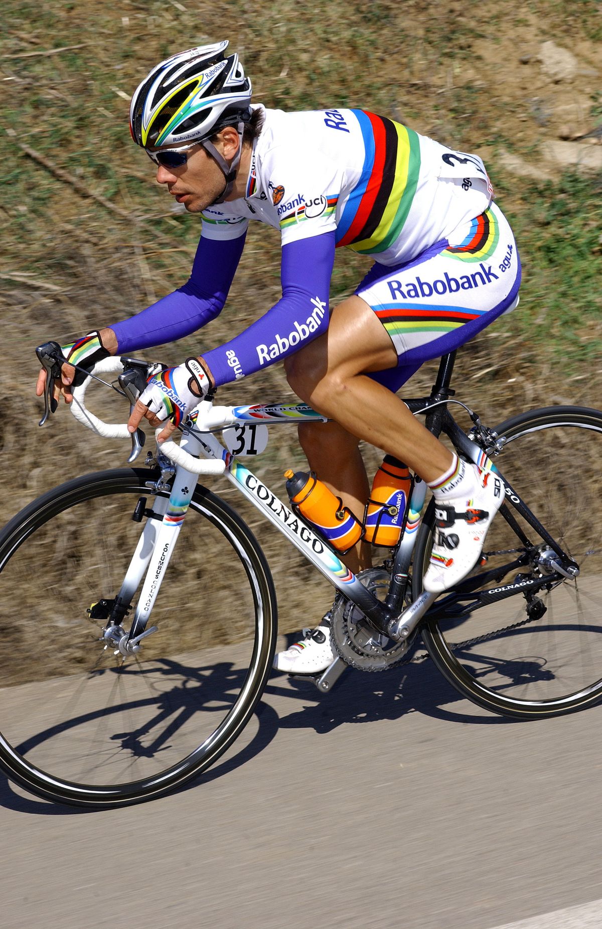 Oscar Freire racing in the rainbow jersey