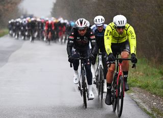 Pepijn Reinderink and Jonas Rutsch lead the early attacks on stage three of Tirreno-Adriatico 2025