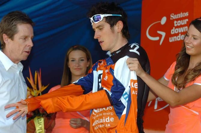 Another day in ochre for Geraint Thomas (Sky).