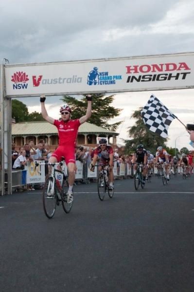 Drapac's Tom Palmer beats Bernard Sulzberger and Chris Sutton to the line.