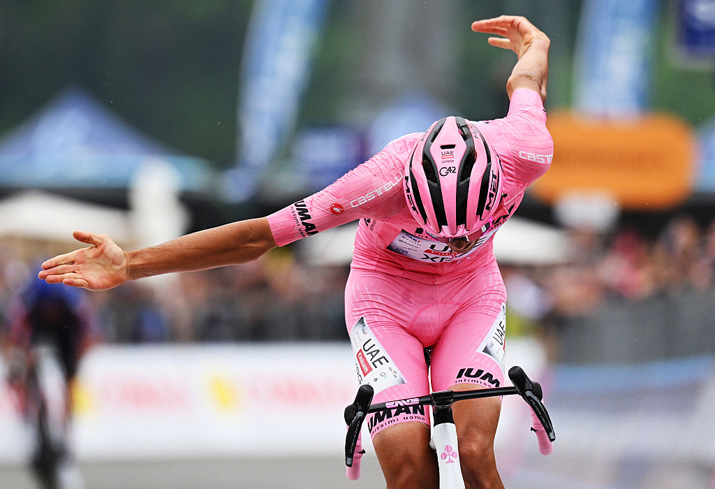 Giro d'Italia 2025: Isaac del Toro wins stage 17 in Bormio