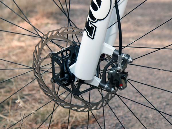 A 185mm front rotor is featured as stock equipment.