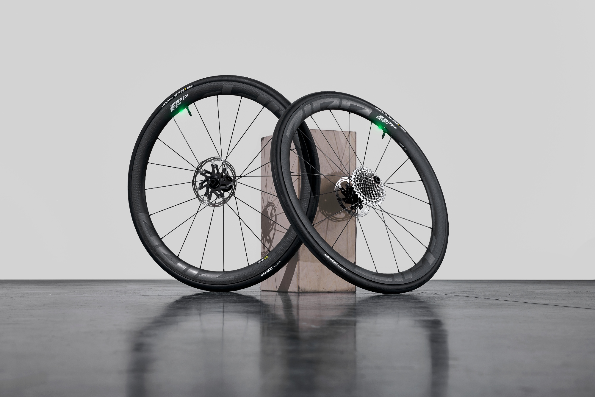 Zipp 303 SW wheels with AXS wheel sensor