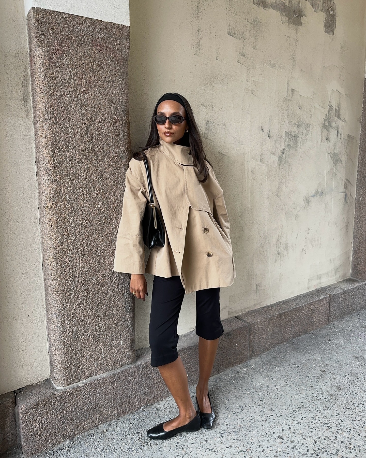 @ingridedvinsen wearing the cropped trench coat trend