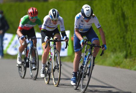 Annemiek van Vleuten (Movistar) on the attack in Li&egrave;ge-Bastogne-Li&egrave;ge