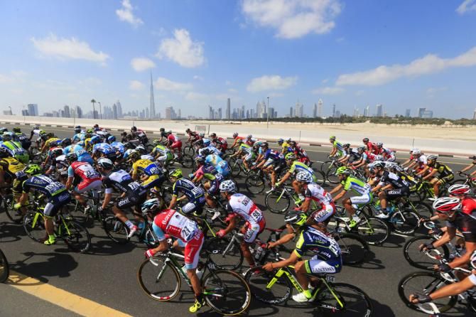 The peloton roll out at the Dubai Tour