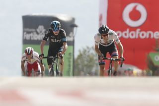 Chris Froome (Team Sky) and Tom Dumoulin (Giant-Alpecin) battle it out in the final metres of stage nine of the Vuelta a España (Sunada)