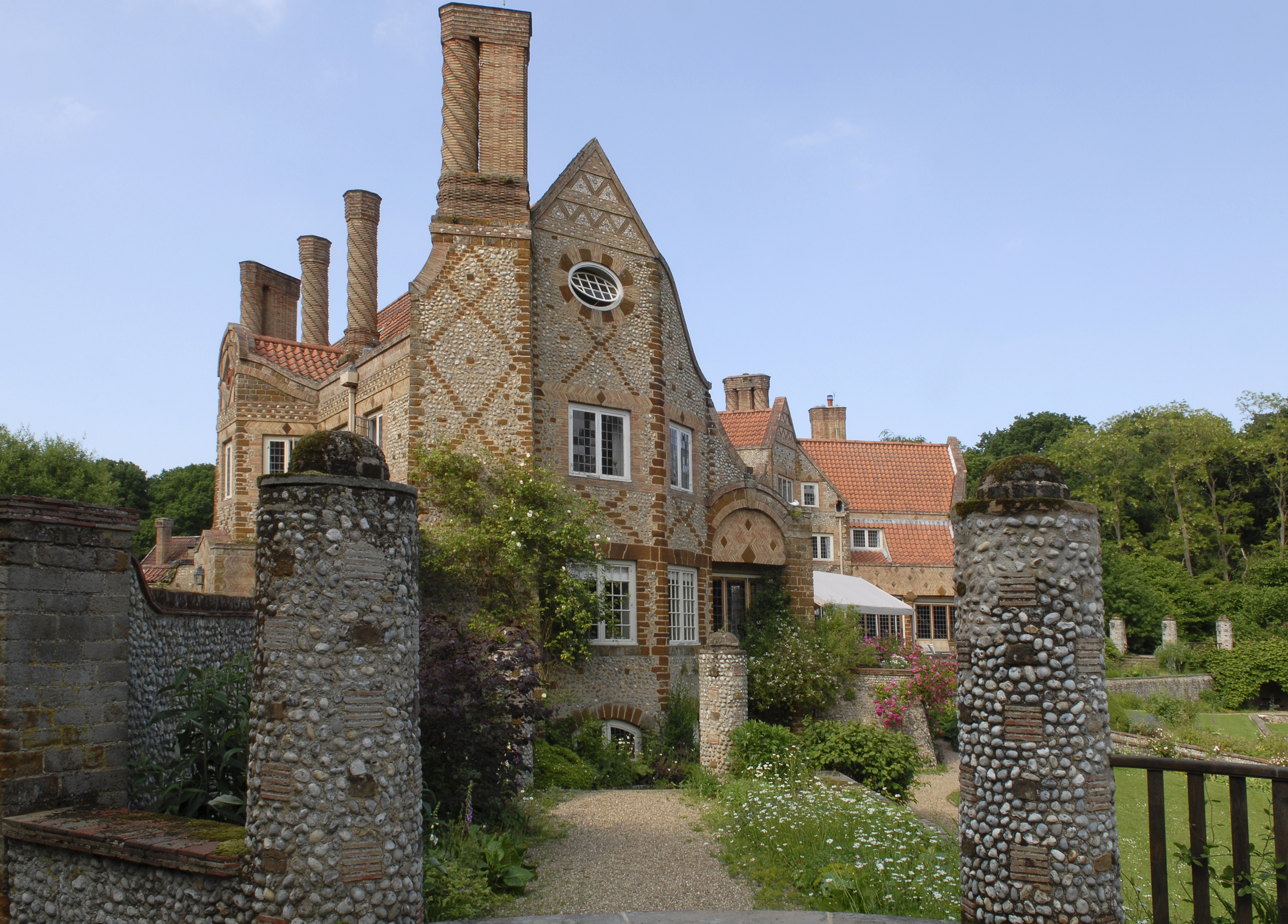 The view of the exterior of Voewood seen from the south-west. ©Val Corbett/Country Life