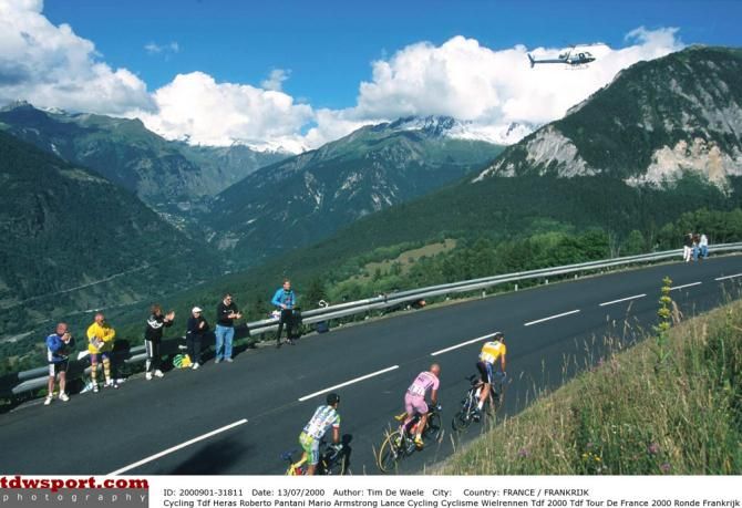 Lance Armstrong leads Marco Pantani and Roberto Heras on a mountain stage at the 2000 Tour de France