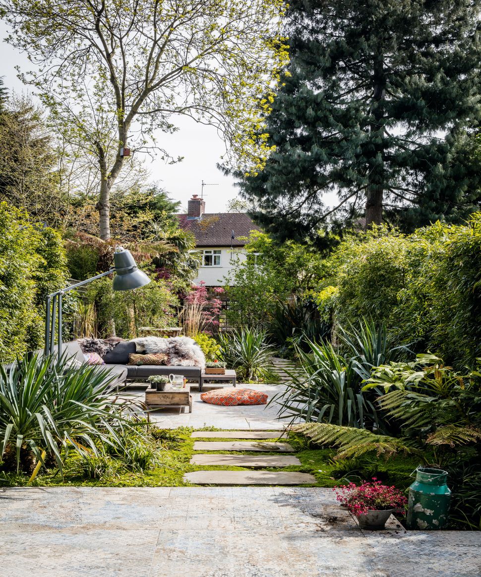 Long Garden Ideas: 16 Tips for Landscaping a Spacious Plot | Homebuilding