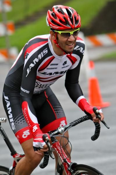 Fernando Antogna (Jamis-Sutter Home) rounds a corner to come in only 17" back.