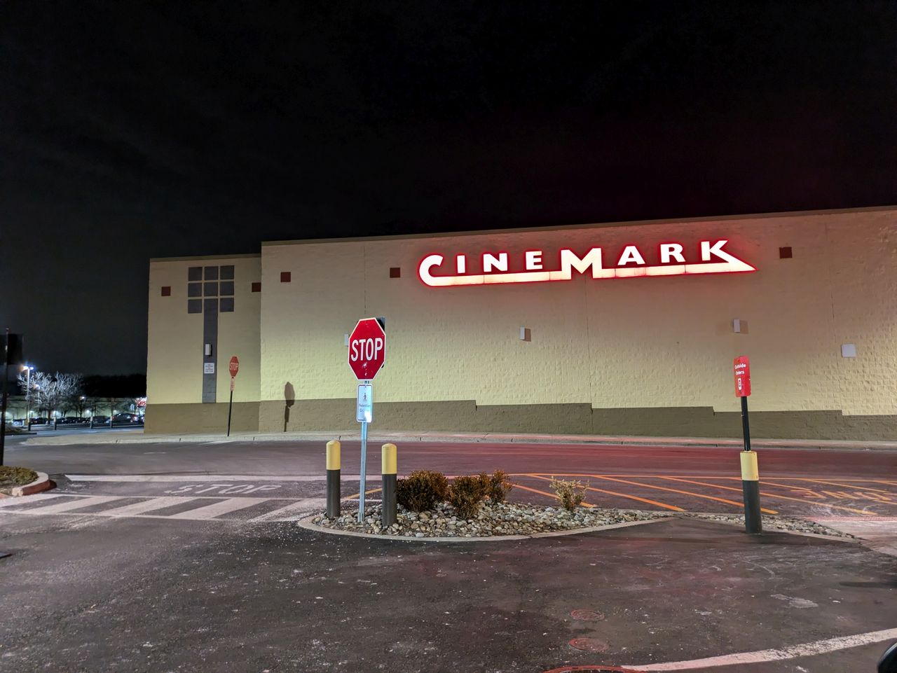 Google Pixel 8a nighttime sample.