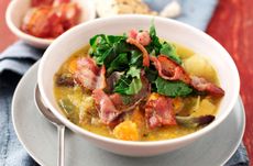 Winter vegetable soup with crispy bacon