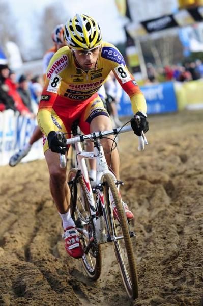 Sven Vanthourenhout (Sunweb-Projob) battles the sand in Oostmalle